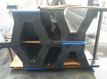 China Arch Type Marine Rubber Fender w/UHMW-PE Face Pads Bolting supplier